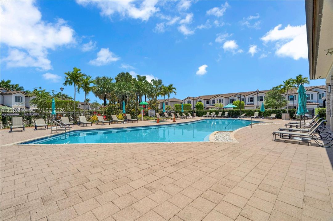 For Sale: $370,000 (3 beds, 2 baths, 1326 Square Feet)