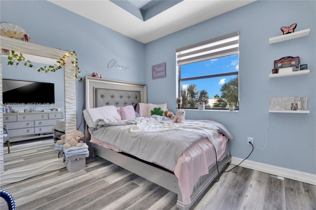 For Sale: $370,000 (3 beds, 2 baths, 1326 Square Feet)