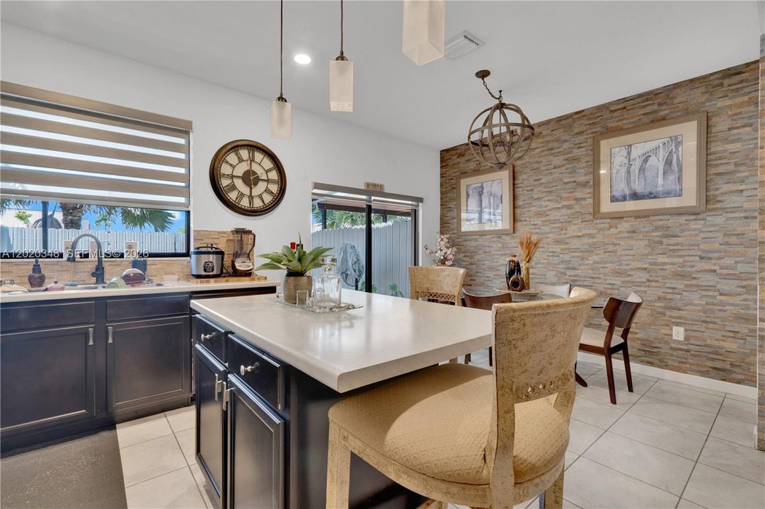 For Sale: $370,000 (3 beds, 2 baths, 1326 Square Feet)