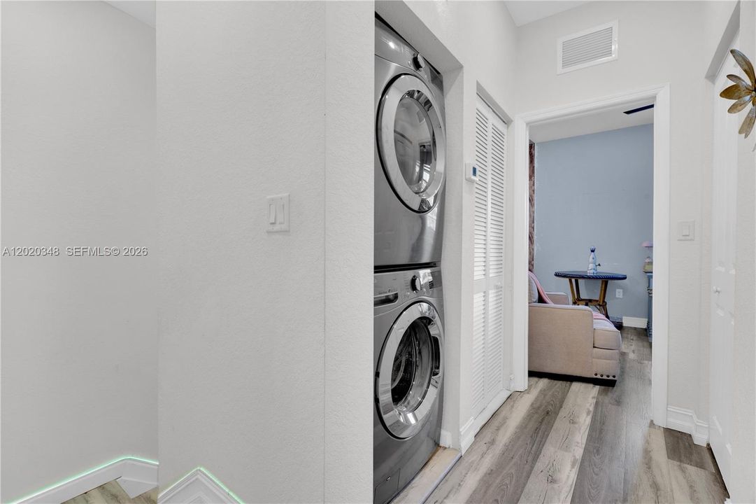 For Sale: $370,000 (3 beds, 2 baths, 1326 Square Feet)