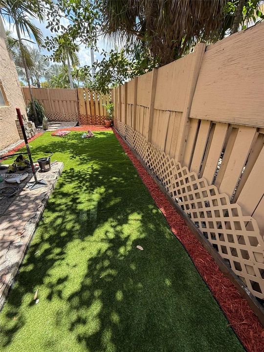 For Sale: $299,000 (2 beds, 2 baths, 1060 Square Feet)