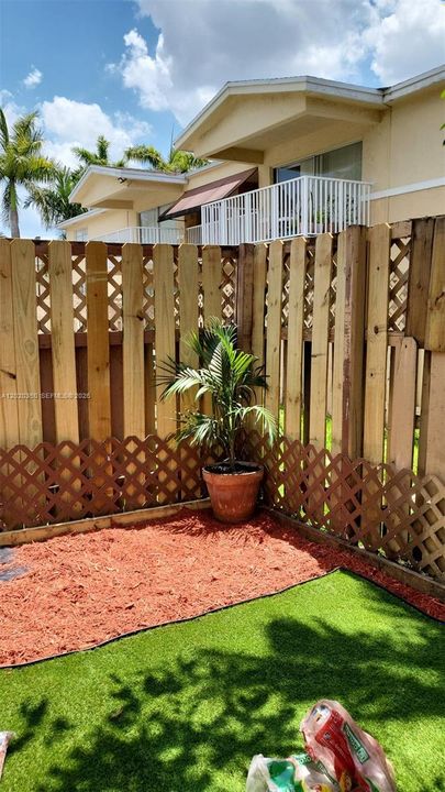 For Sale: $299,000 (2 beds, 2 baths, 1060 Square Feet)