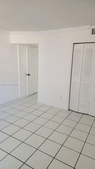 For Sale: $299,000 (2 beds, 2 baths, 1060 Square Feet)
