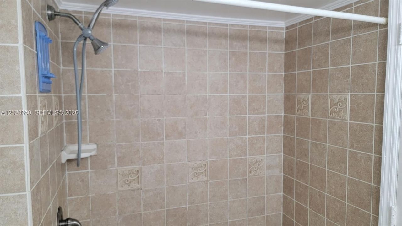 For Sale: $299,000 (2 beds, 2 baths, 1060 Square Feet)