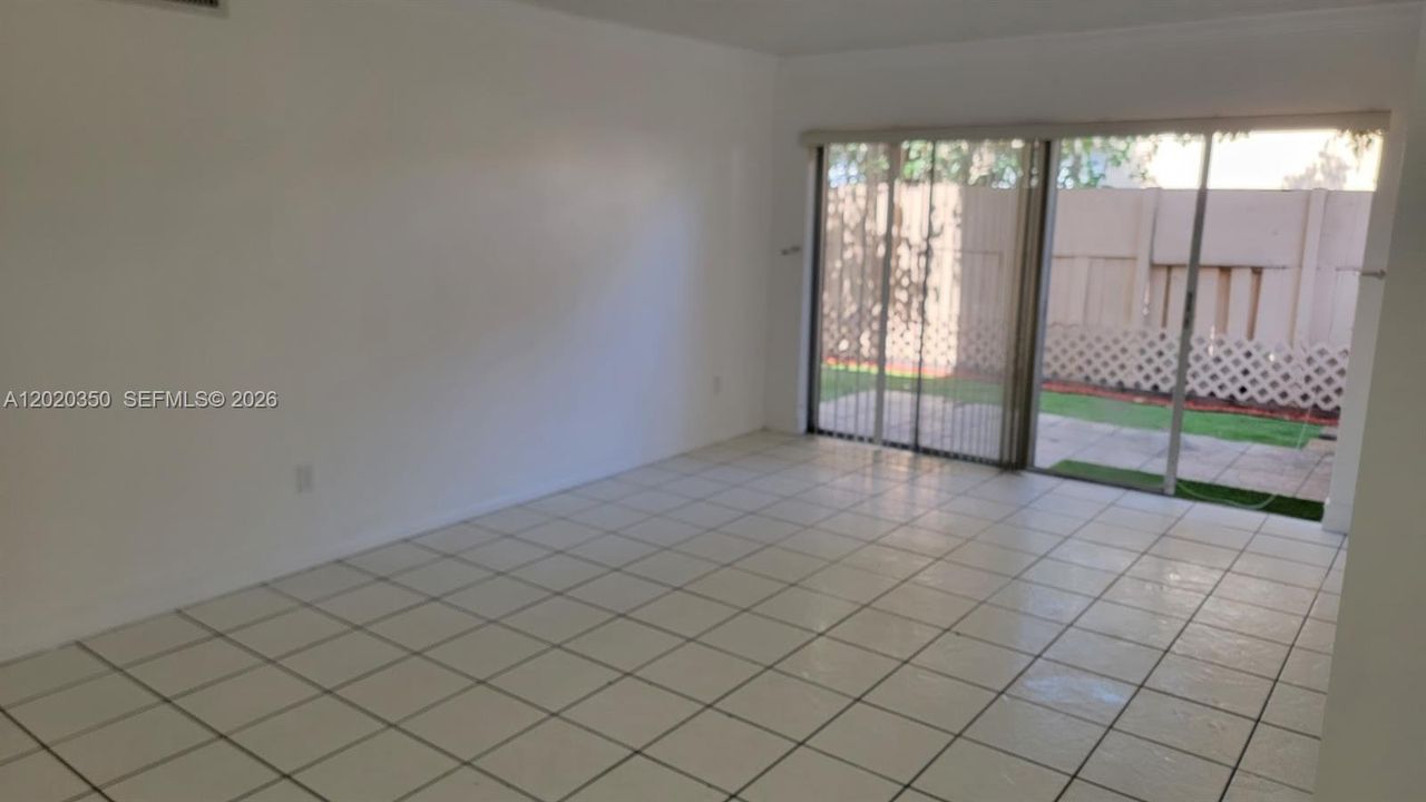 For Sale: $299,000 (2 beds, 2 baths, 1060 Square Feet)