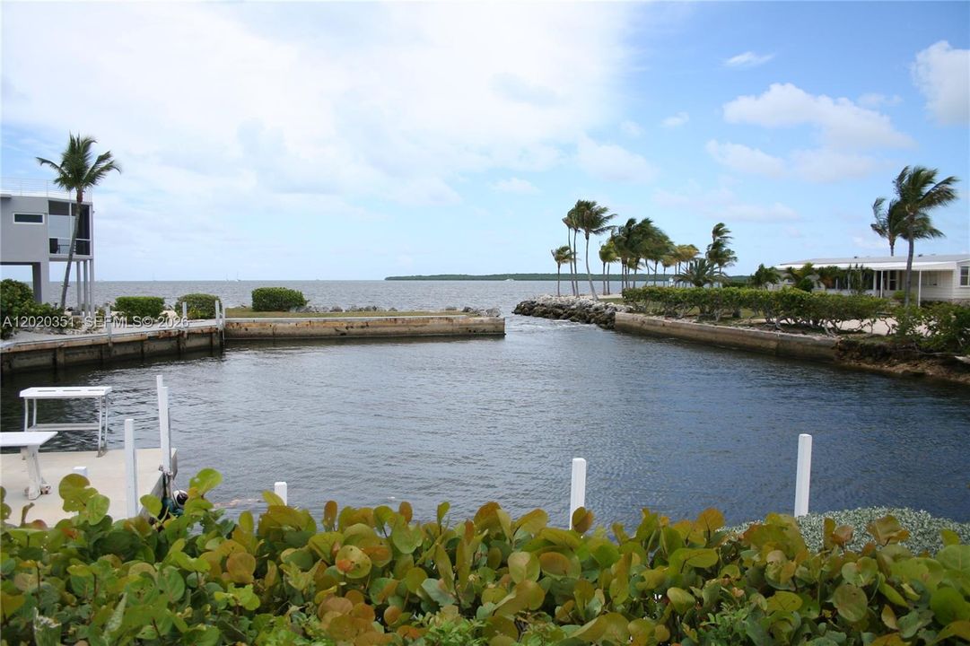 For Sale: $415,000 (2 beds, 1 baths, 784 Square Feet)