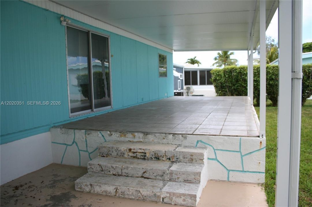 For Sale: $415,000 (2 beds, 1 baths, 784 Square Feet)