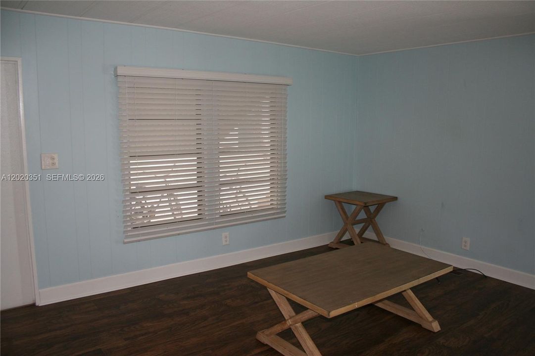 For Sale: $415,000 (2 beds, 1 baths, 784 Square Feet)