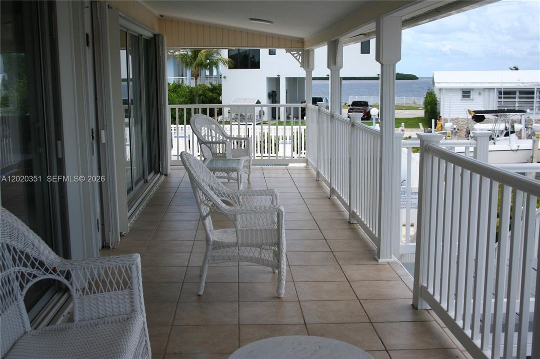 For Sale: $415,000 (2 beds, 1 baths, 784 Square Feet)