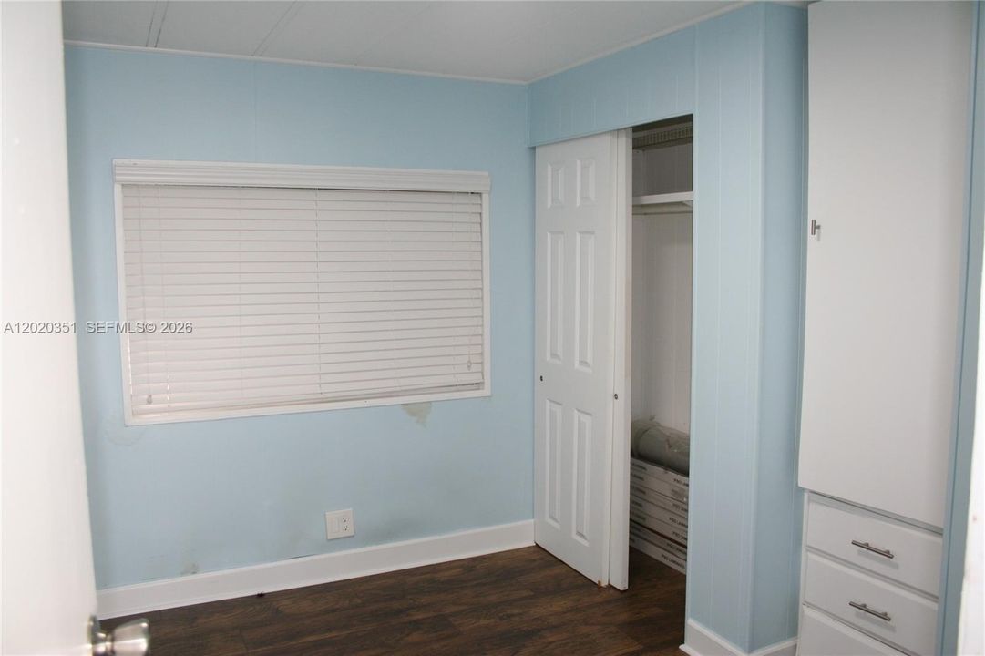 For Sale: $415,000 (2 beds, 1 baths, 784 Square Feet)