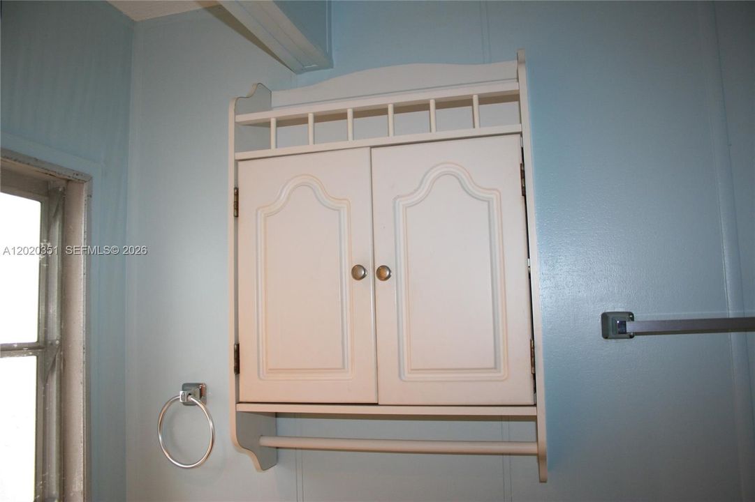For Sale: $415,000 (2 beds, 1 baths, 784 Square Feet)