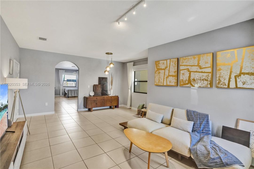 Active With Contract: $510,000 (3 beds, 2 baths, 1968 Square Feet)