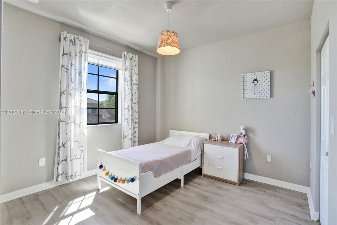 Active With Contract: $510,000 (3 beds, 2 baths, 1968 Square Feet)