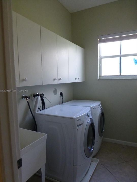 В аренду: $4,950 (4 спален, 2 ванн, 2285 Квадратных фут)