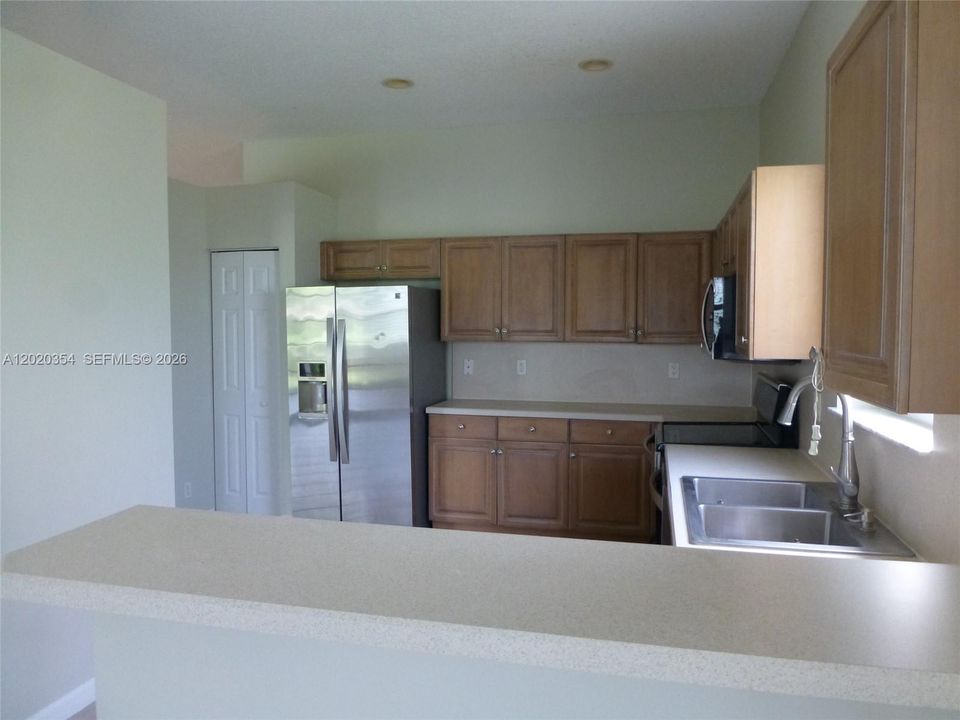 В аренду: $4,950 (4 спален, 2 ванн, 2285 Квадратных фут)