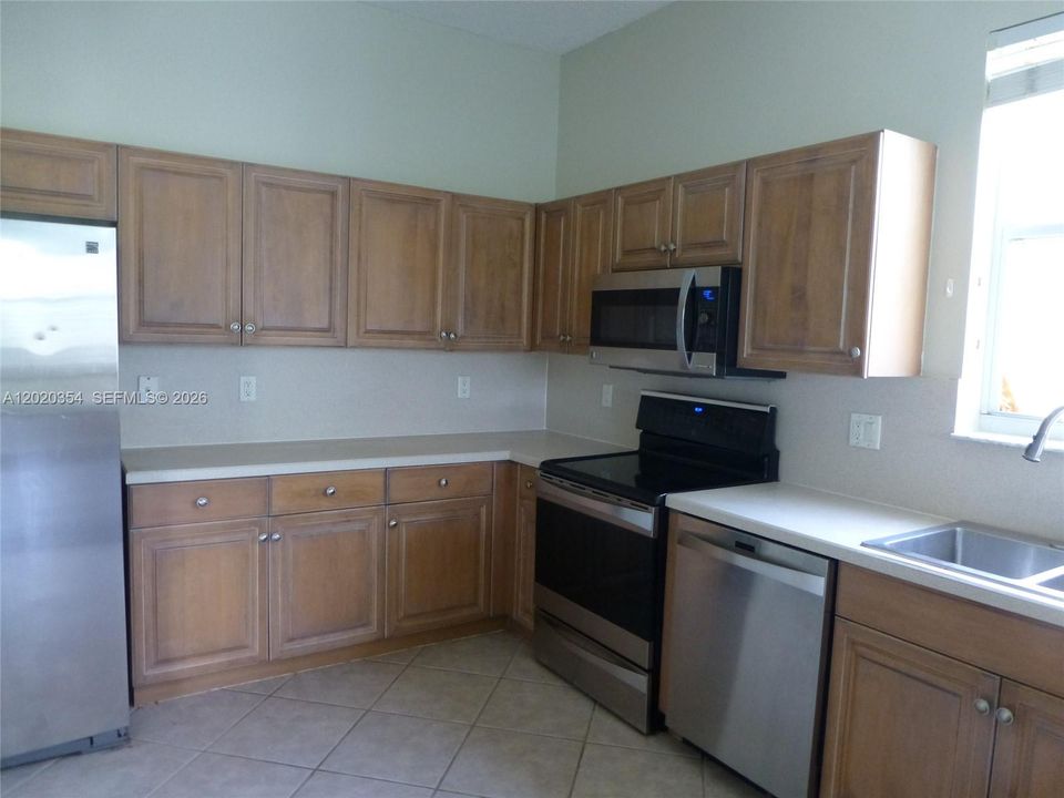 В аренду: $4,950 (4 спален, 2 ванн, 2285 Квадратных фут)