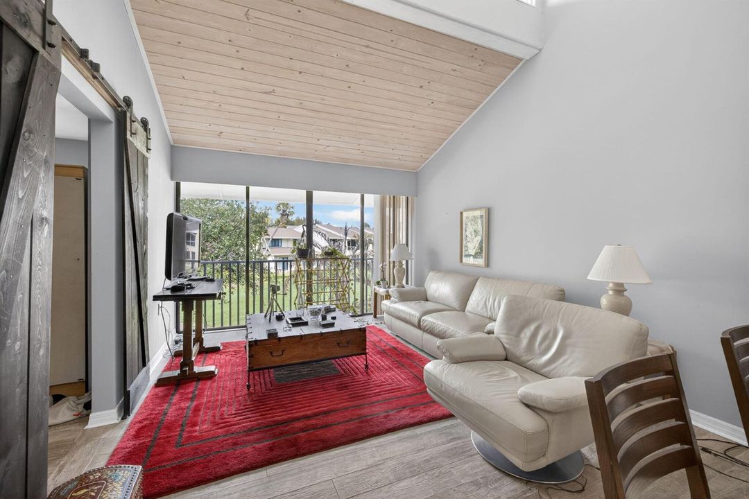 EXTENDED LIVING ROOM