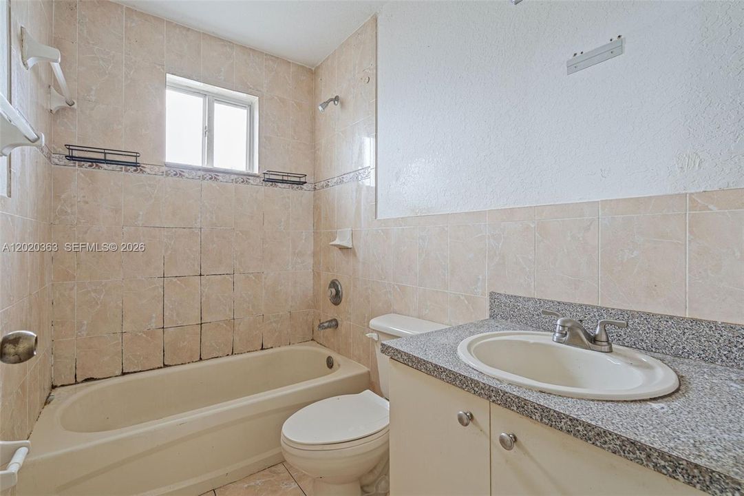 Под контрактом: $399,000 (3 спален, 2 ванн, 1265 Квадратных фут)