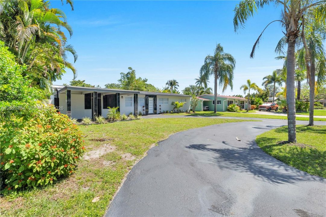 For Sale: $699,999 (3 beds, 2 baths, 1248 Square Feet)