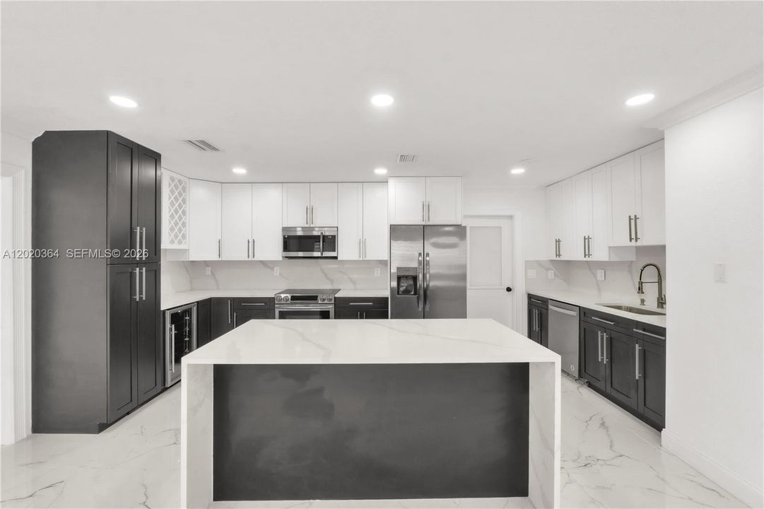 For Sale: $699,999 (3 beds, 2 baths, 1248 Square Feet)