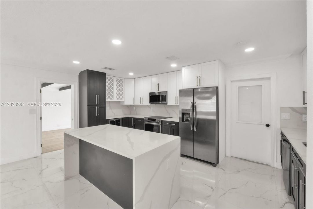 For Sale: $699,999 (3 beds, 2 baths, 1248 Square Feet)