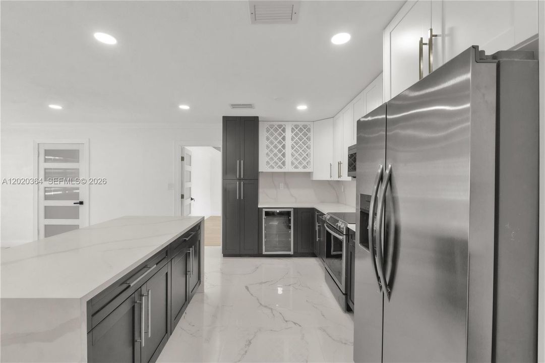 For Sale: $699,999 (3 beds, 2 baths, 1248 Square Feet)