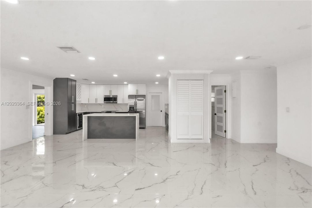 For Sale: $699,999 (3 beds, 2 baths, 1248 Square Feet)
