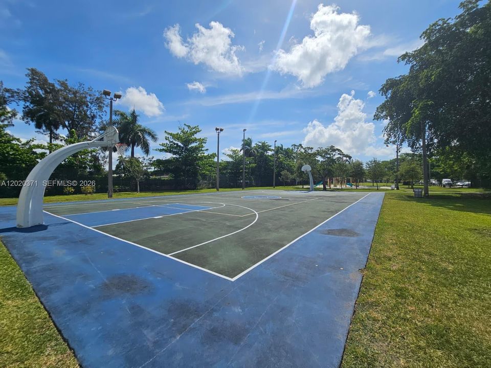 For Sale: $180,000 (1 beds, 1 baths, 465 Square Feet)