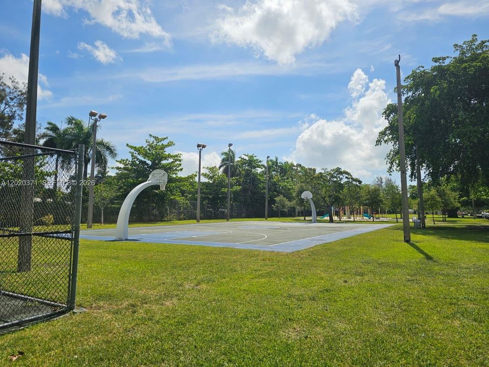 For Sale: $180,000 (1 beds, 1 baths, 465 Square Feet)