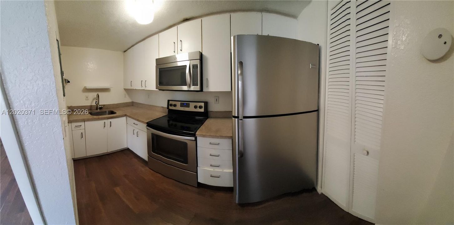 For Sale: $180,000 (1 beds, 1 baths, 465 Square Feet)