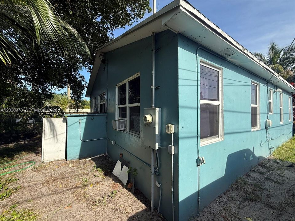 For Sale: $345,000 (3 beds, 1 baths, 1178 Square Feet)