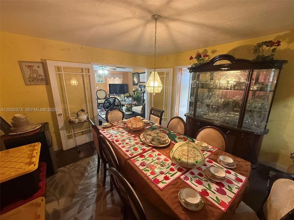 For Sale: $345,000 (3 beds, 1 baths, 1178 Square Feet)