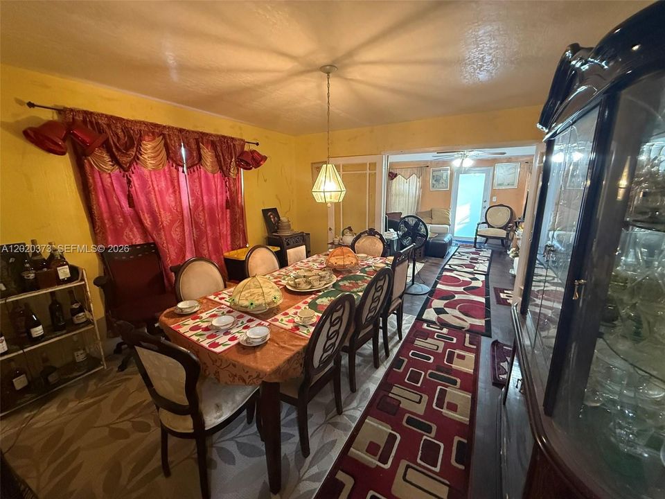 For Sale: $345,000 (3 beds, 1 baths, 1178 Square Feet)