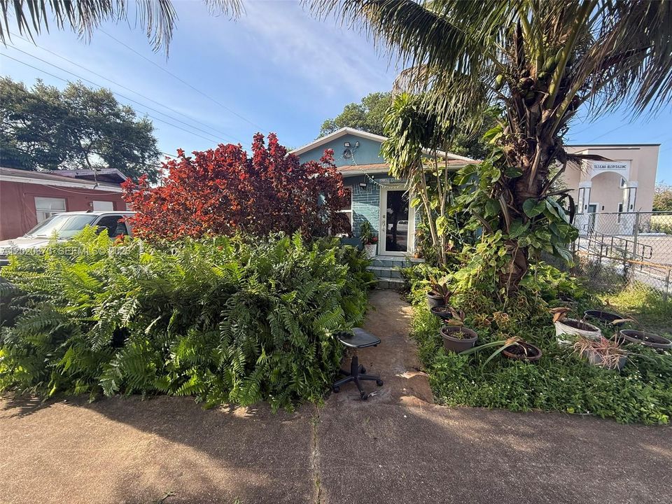 For Sale: $345,000 (3 beds, 1 baths, 1178 Square Feet)