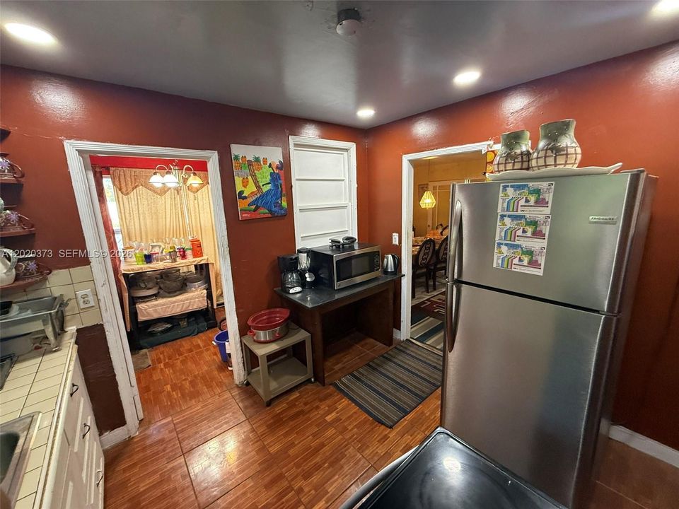 For Sale: $345,000 (3 beds, 1 baths, 1178 Square Feet)