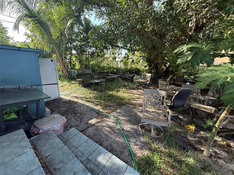 For Sale: $345,000 (3 beds, 1 baths, 1178 Square Feet)