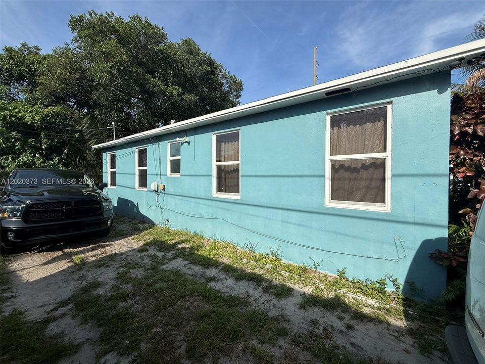For Sale: $345,000 (3 beds, 1 baths, 1178 Square Feet)