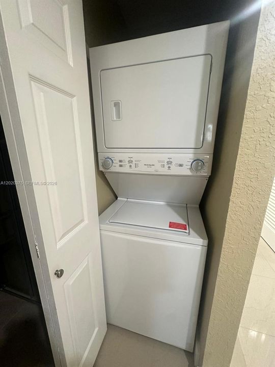For Rent: $3,350 (3 beds, 2 baths, 1056 Square Feet)