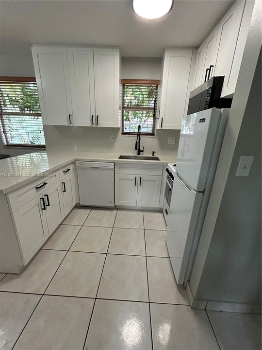 For Rent: $2,700 (2 beds, 2 baths, 1918 Square Feet)