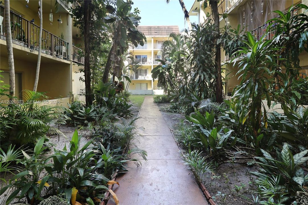 En Venta: $200,000 (2 camas, 2 baños, 1046 Pies cuadrados)