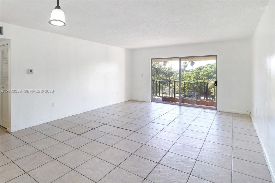 En Venta: $200,000 (2 camas, 2 baños, 1046 Pies cuadrados)