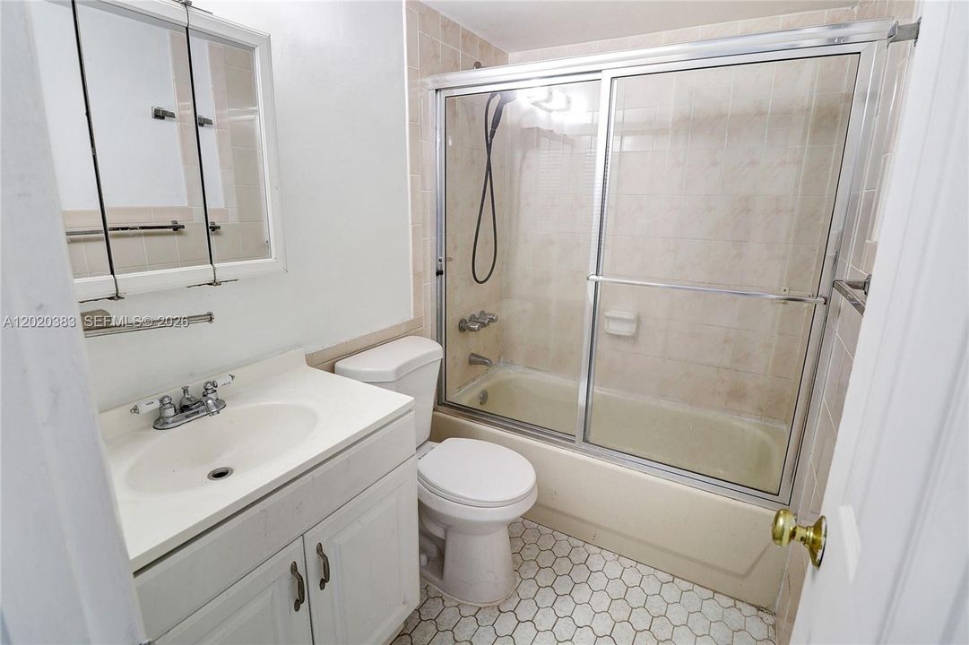 En Venta: $200,000 (2 camas, 2 baños, 1046 Pies cuadrados)