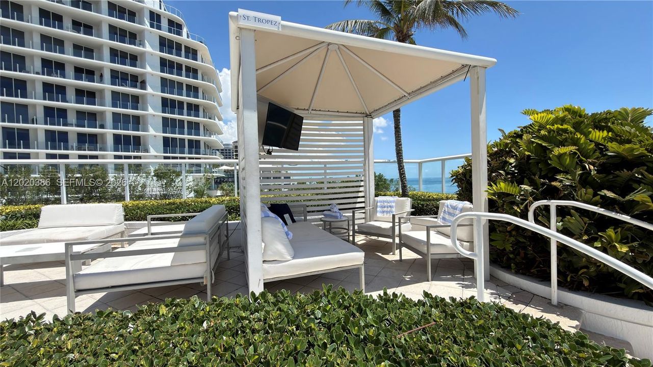 For Sale: $600,000 (2 beds, 2 baths, 1308 Square Feet)