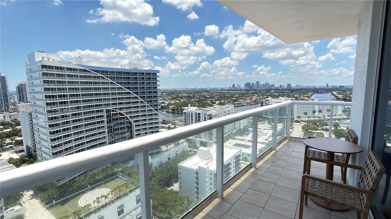 For Sale: $600,000 (2 beds, 2 baths, 1308 Square Feet)