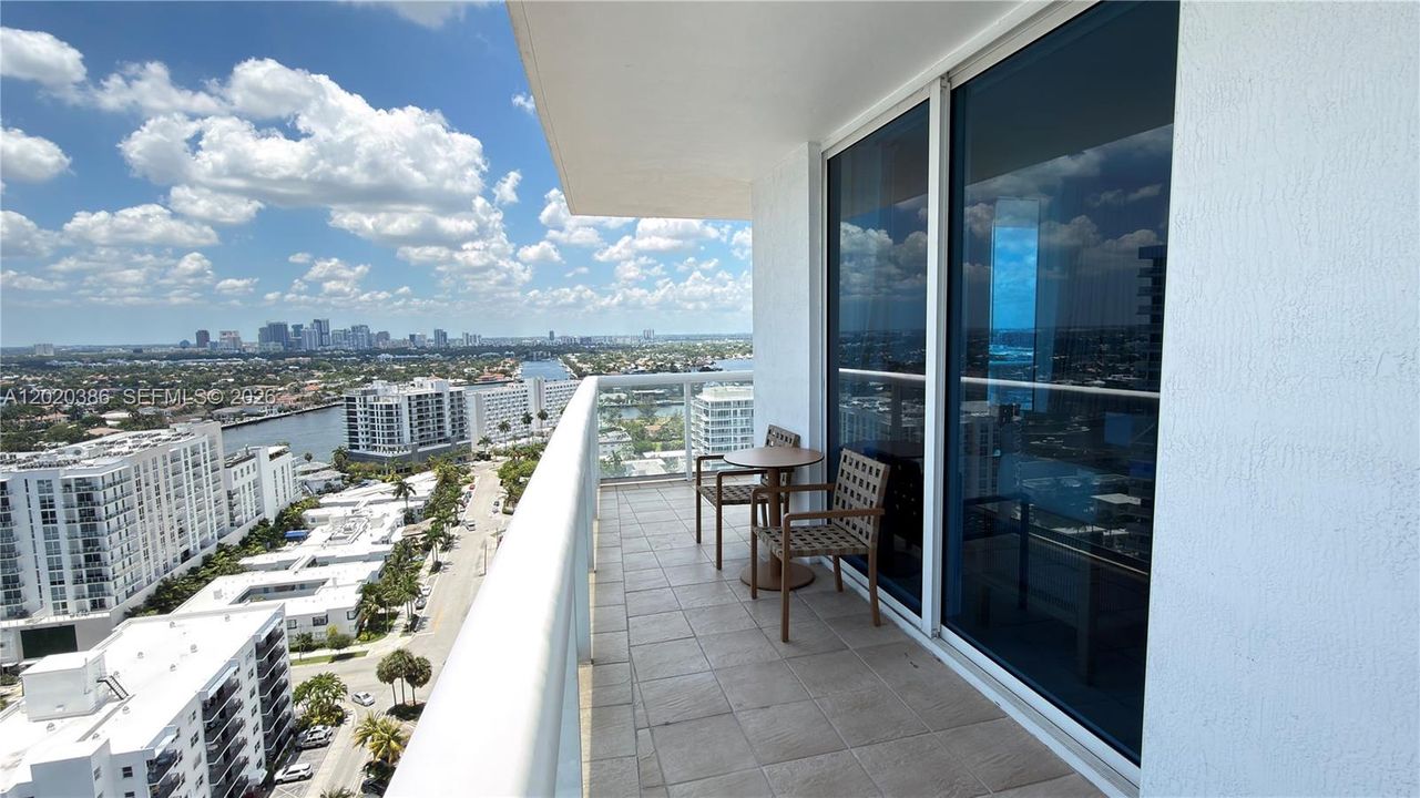 For Sale: $600,000 (2 beds, 2 baths, 1308 Square Feet)
