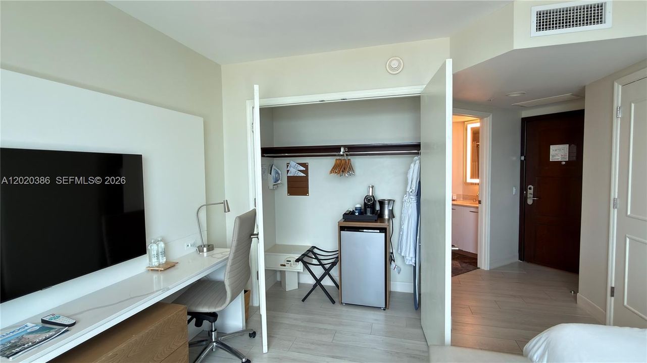 For Sale: $600,000 (2 beds, 2 baths, 1308 Square Feet)