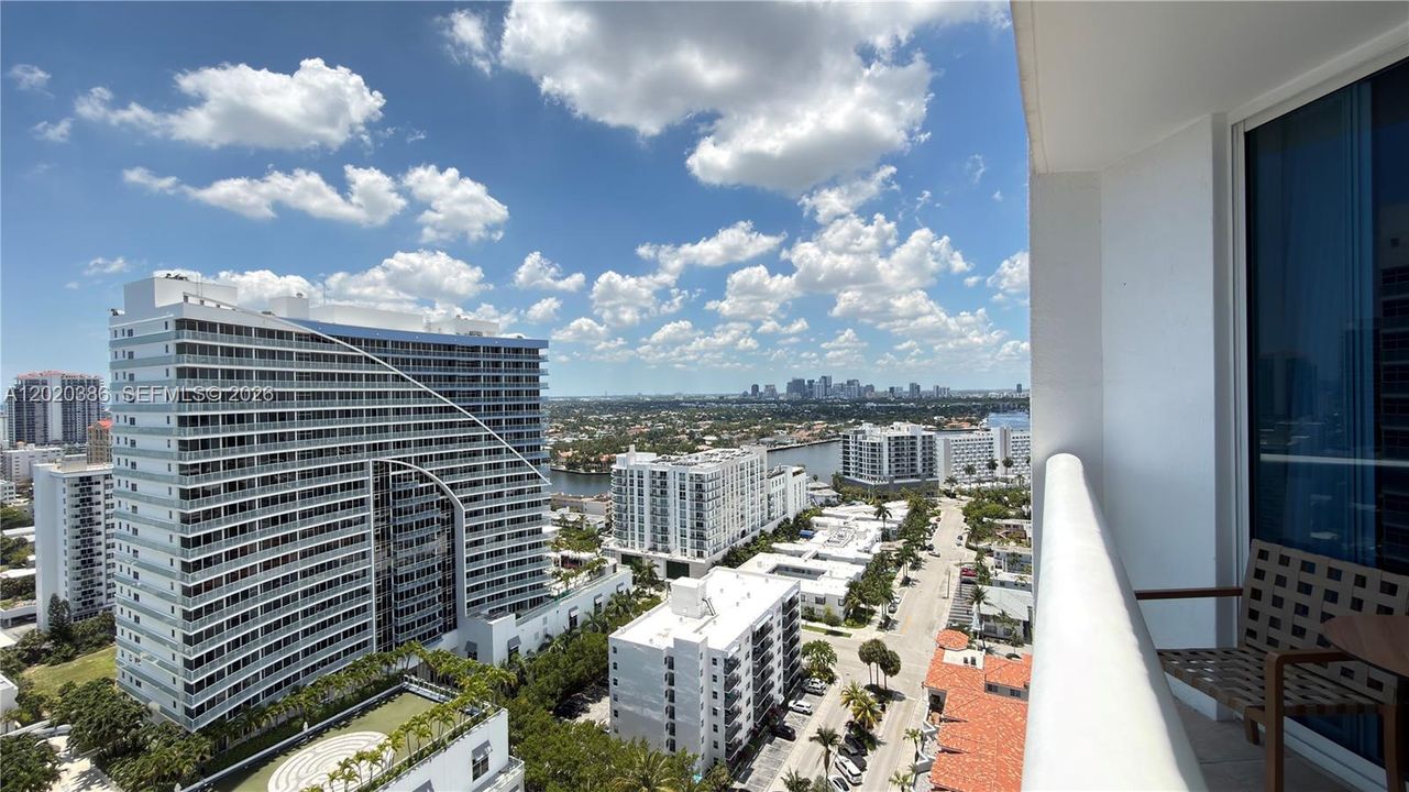 For Sale: $600,000 (2 beds, 2 baths, 1308 Square Feet)