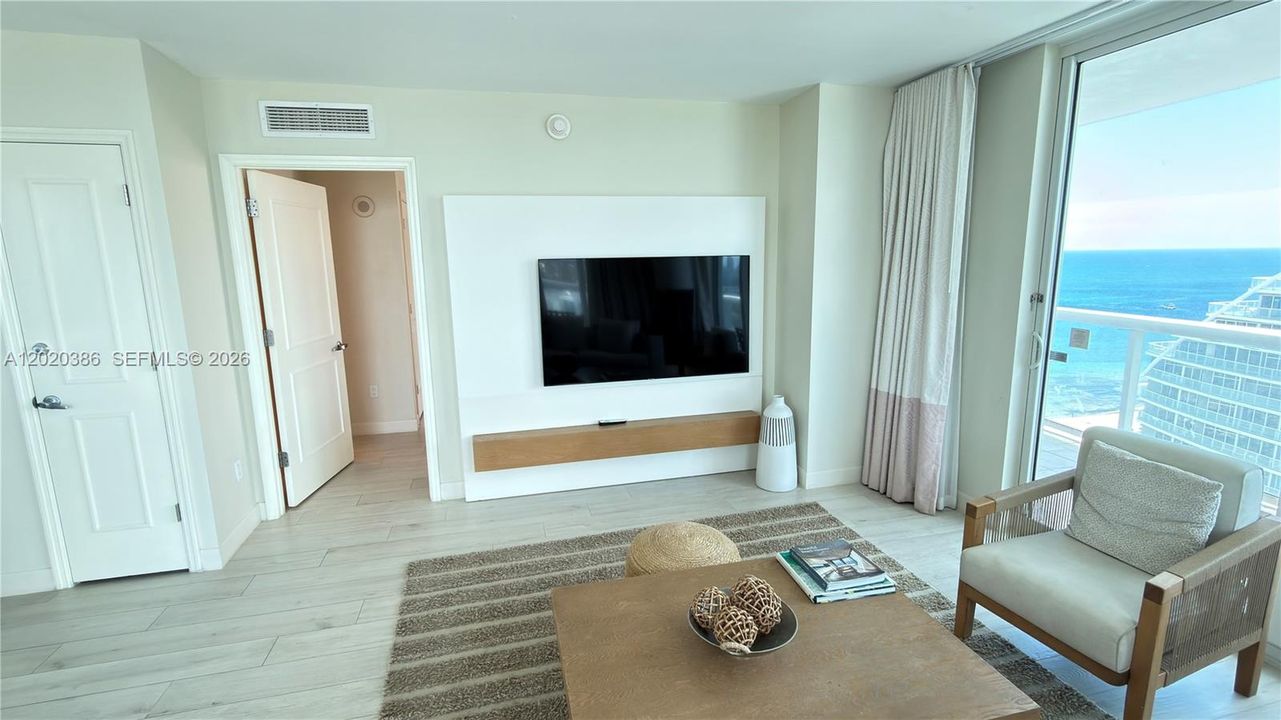 For Sale: $600,000 (2 beds, 2 baths, 1308 Square Feet)