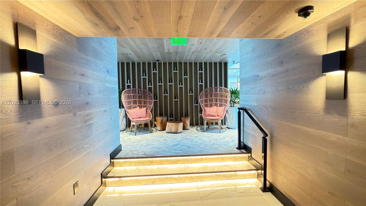 For Sale: $600,000 (2 beds, 2 baths, 1308 Square Feet)