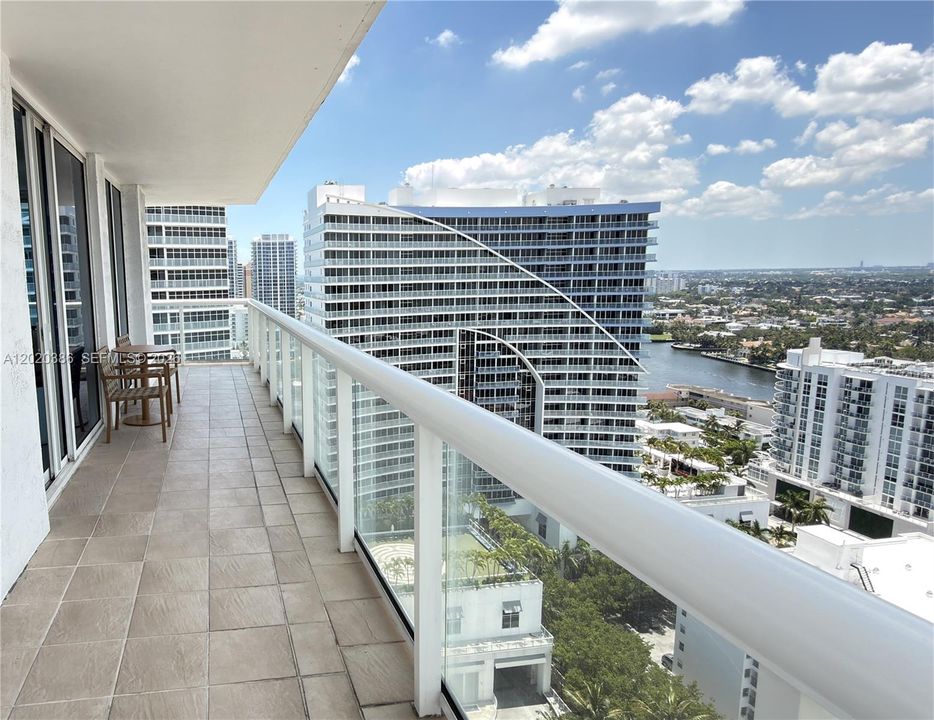 For Sale: $600,000 (2 beds, 2 baths, 1308 Square Feet)